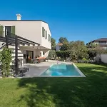 Villa With Pool In Porec