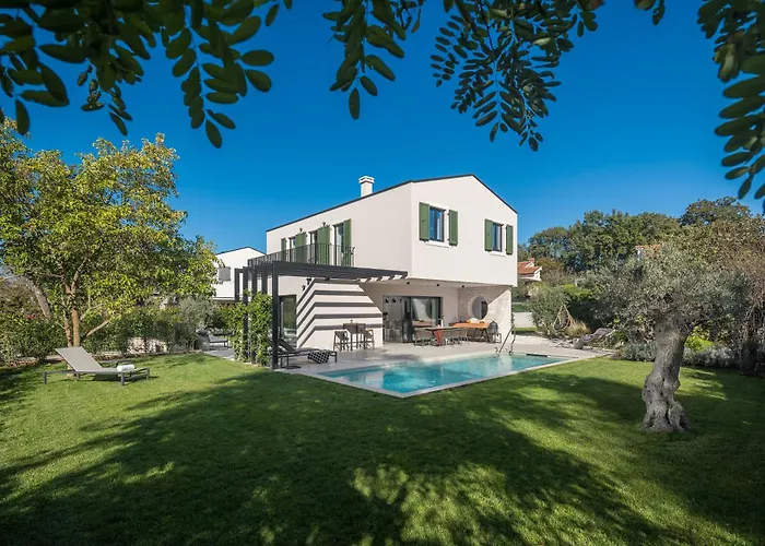 Villa With Pool In Porec