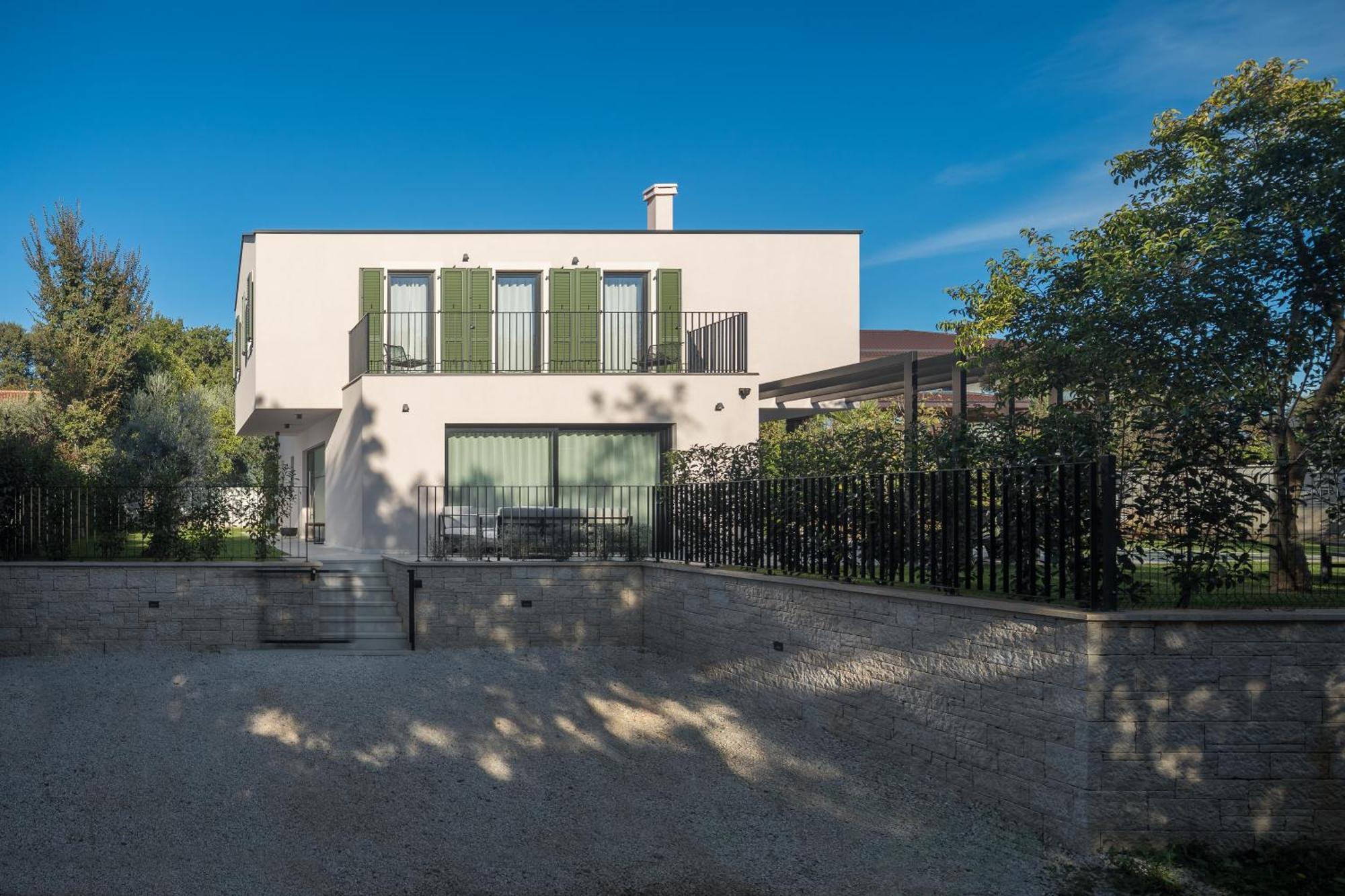 Villa With Pool In