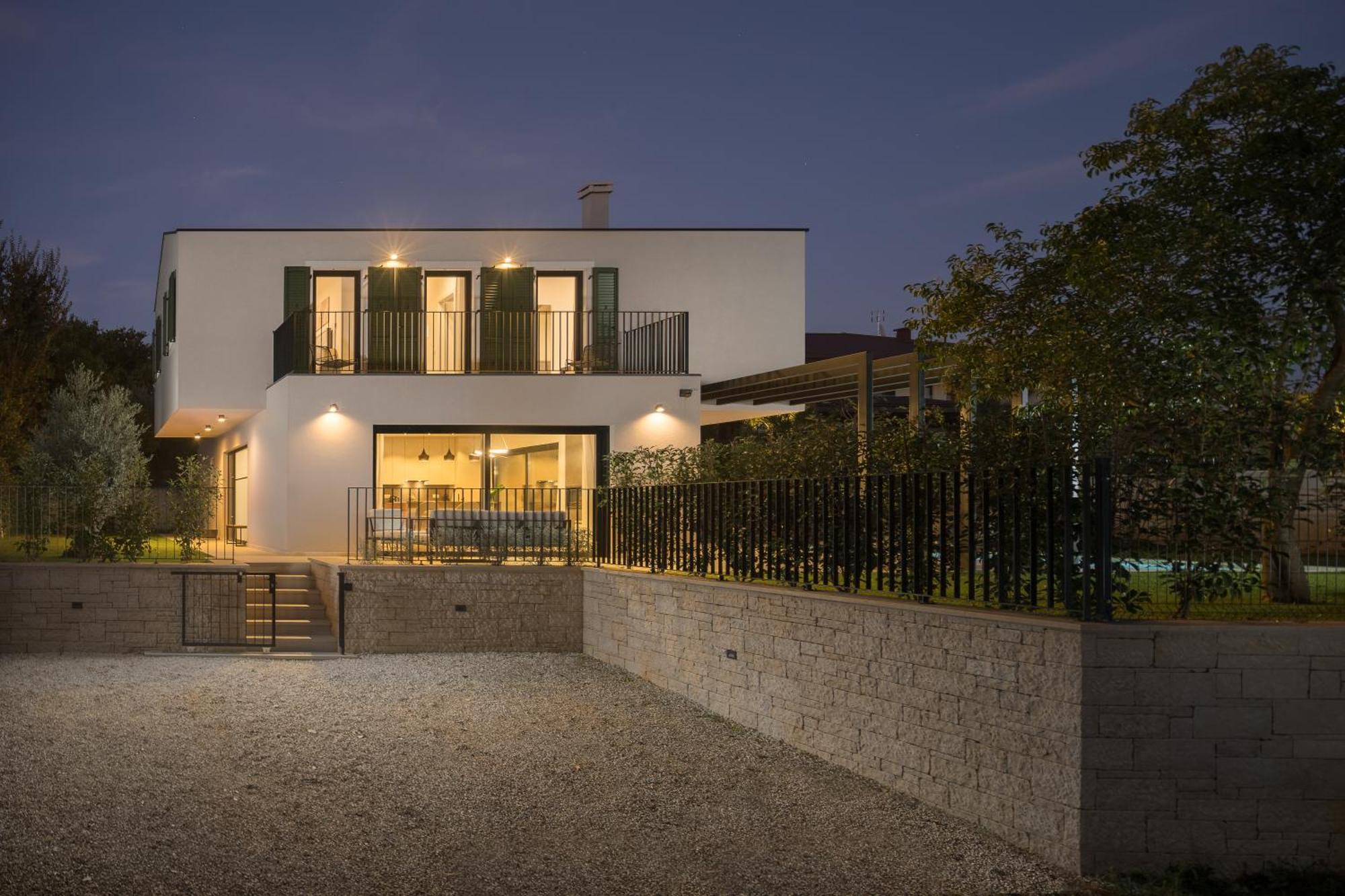 Villa With Pool In